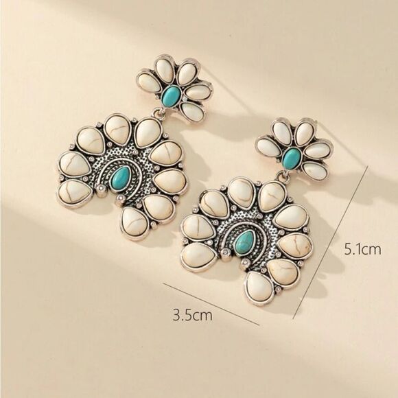 Vintage Style Bohemian Turquoise Western Earrings - Picture 2 of 9